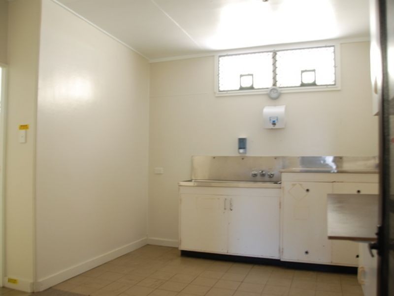 42 Lee Street, Sarina QLD 4737