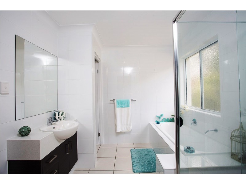Unit 1/86 West Street, Sarina QLD 4737