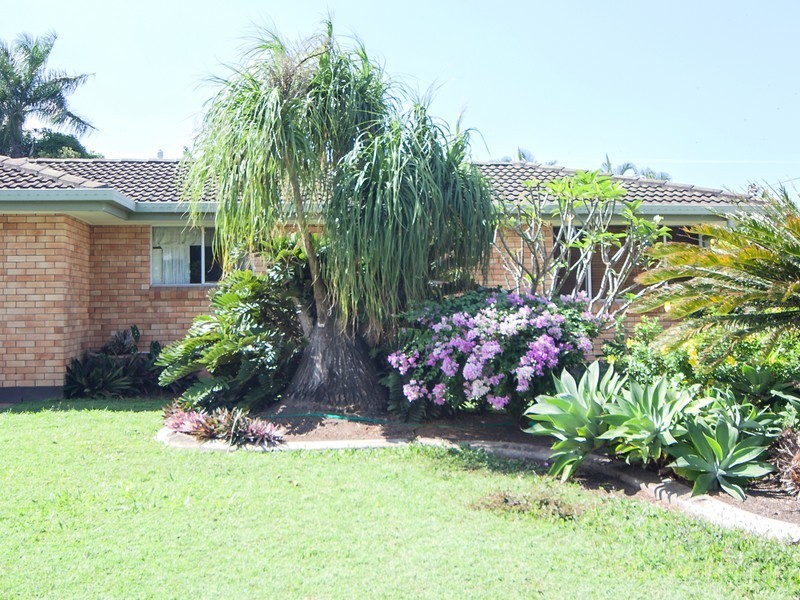 12 Lagoon Street, West Mackay QLD 4740