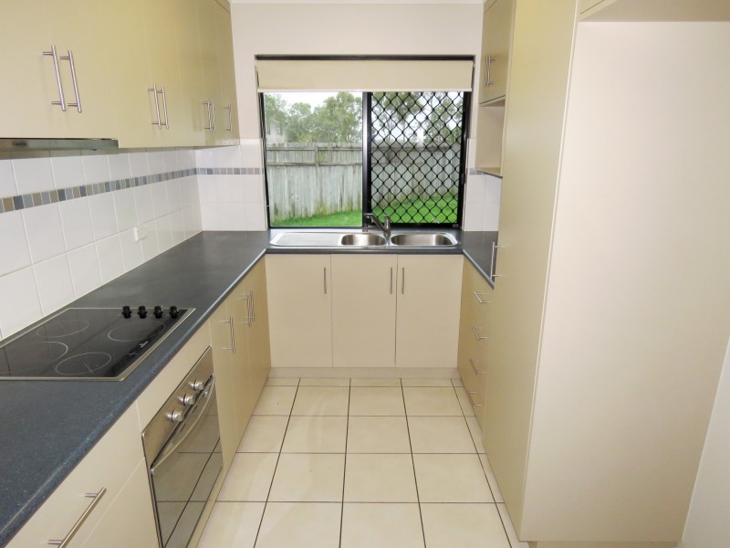 Unit 3/1 Golf Course Rd, Sarina QLD 4737