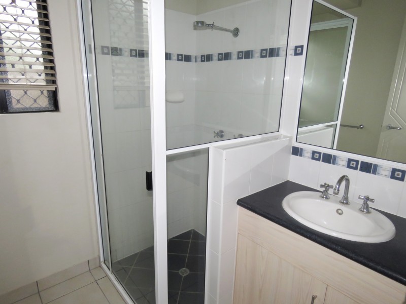 Unit 3/1 Golf Course Rd, Sarina QLD 4737