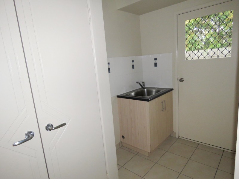 Unit 3/1 Golf Course Rd, Sarina QLD 4737