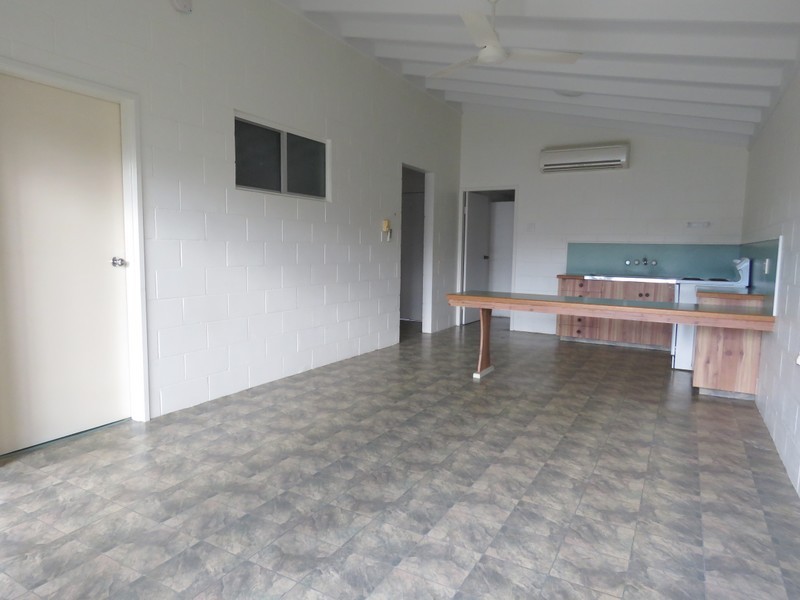 Unit 2/47 Owen Jenkins Drive, Sarina Beach QLD 4737