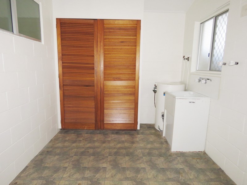 Unit 2/47 Owen Jenkins Drive, Sarina Beach QLD 4737