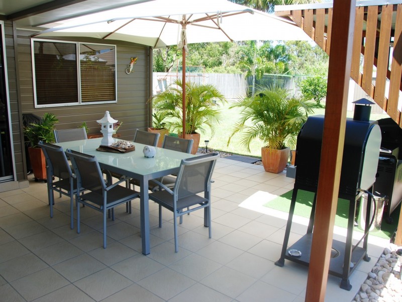 6 Rasmussen Court, Armstrong Beach QLD 4737