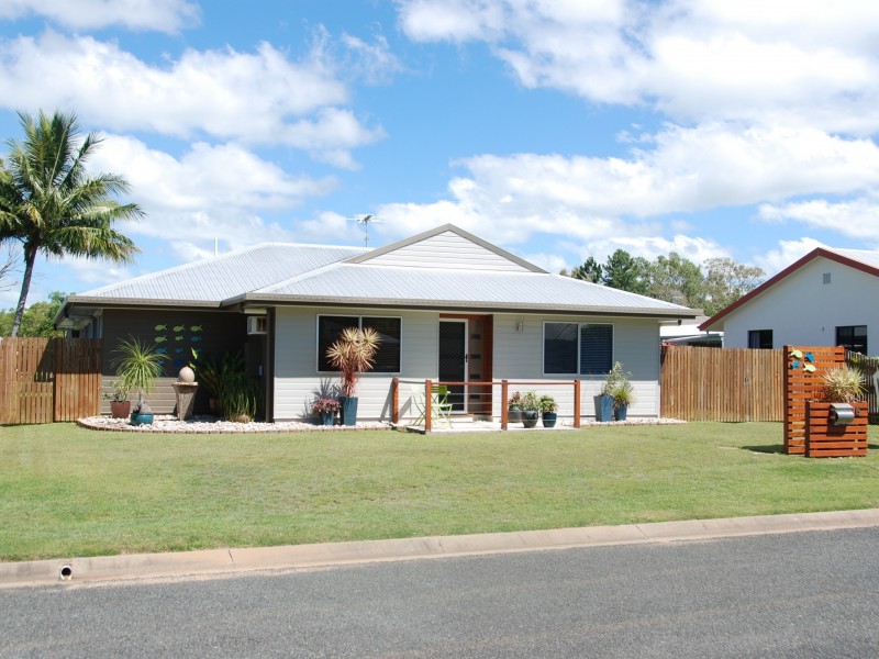 6 Rasmussen Court, Armstrong Beach QLD 4737