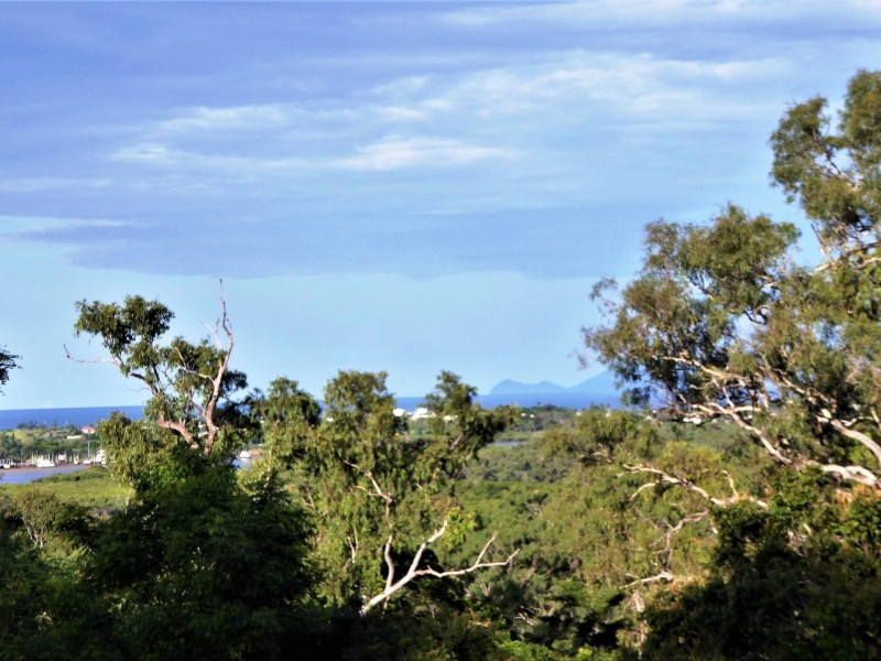 33 Cilla Hill Court, Sarina Beach QLD 4737