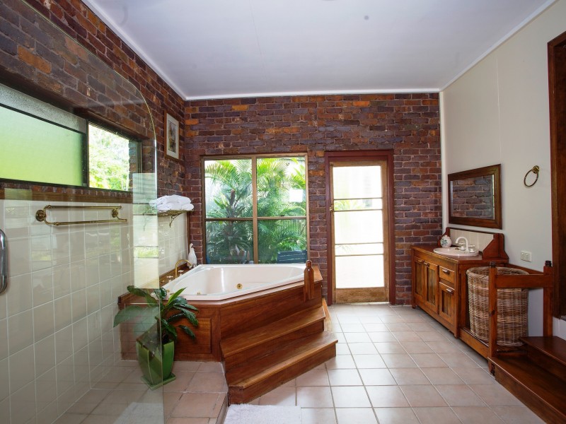 33 Cilla Hill Court, Sarina Beach QLD 4737