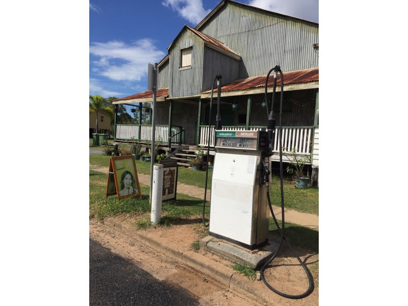 13 RAILWAY PARADE, St Lawrence QLD 4707