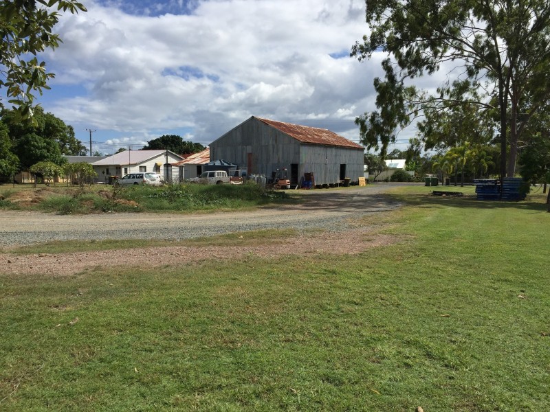 13 RAILWAY PARADE, St Lawrence QLD 4707