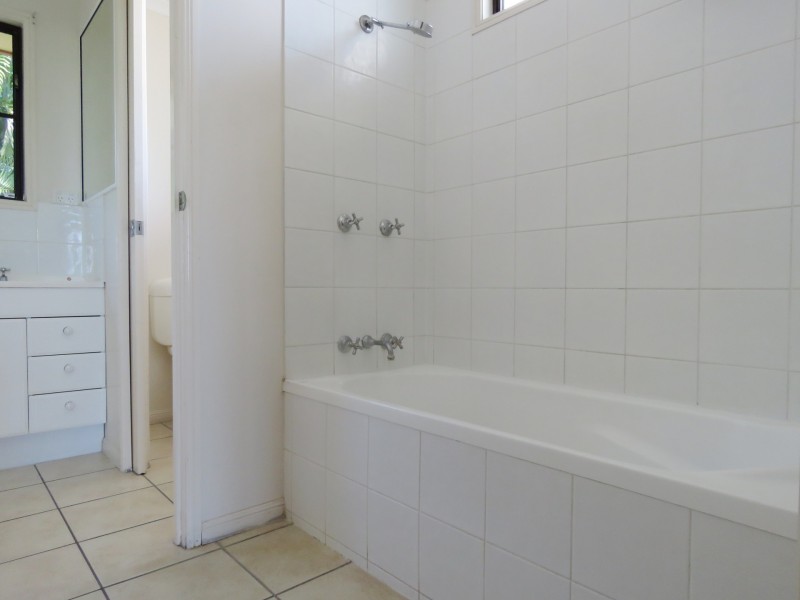 10 Morris Street, Campwin Beach QLD 4737