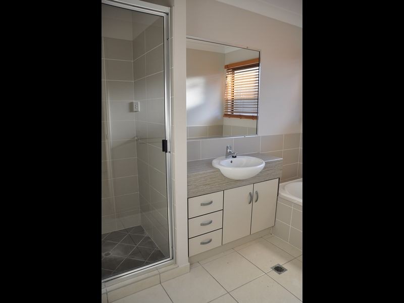 6 Leonie Court, Armstrong Beach QLD 4737