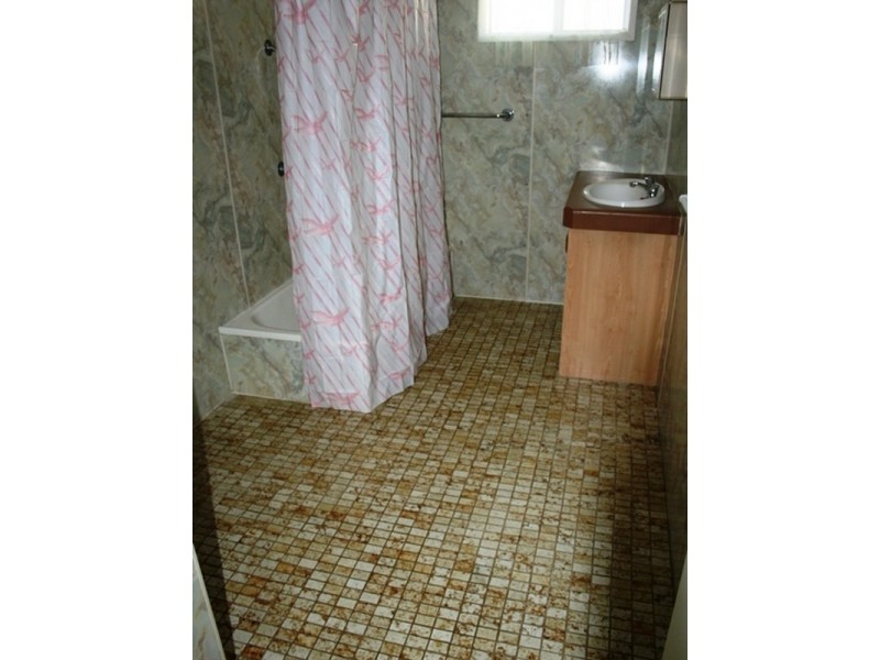 15 Langdon Street, Sarina QLD 4737