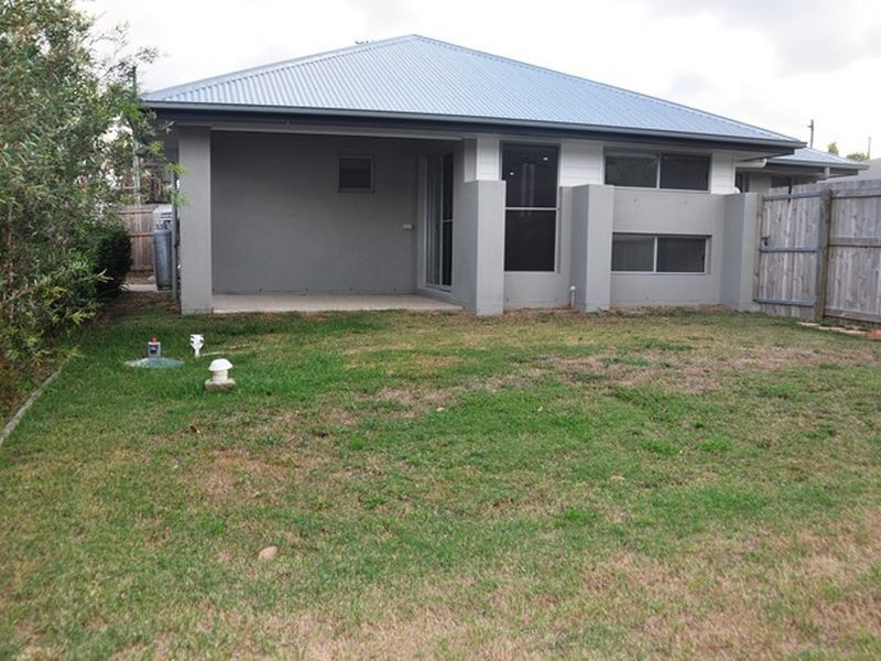 1/42 Brooksfield Drive, Sarina Beach QLD 4737