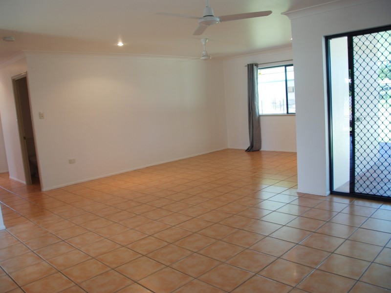 4 Crescent Street, Armstrong Beach QLD 4737