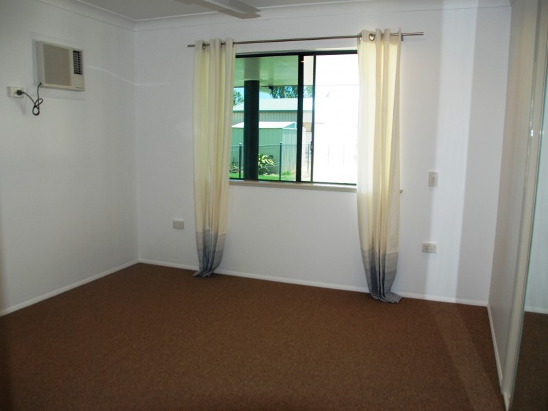 4 Crescent Street, Armstrong Beach QLD 4737