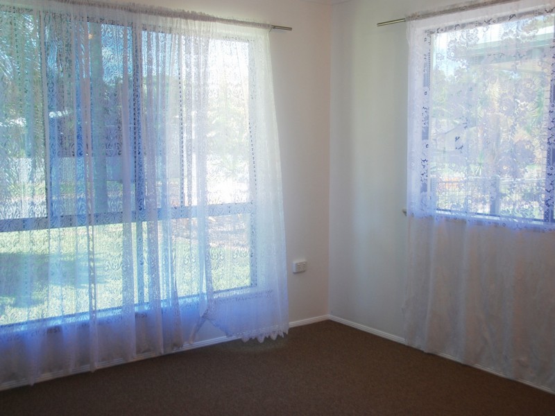 4 Crescent Street, Armstrong Beach QLD 4737