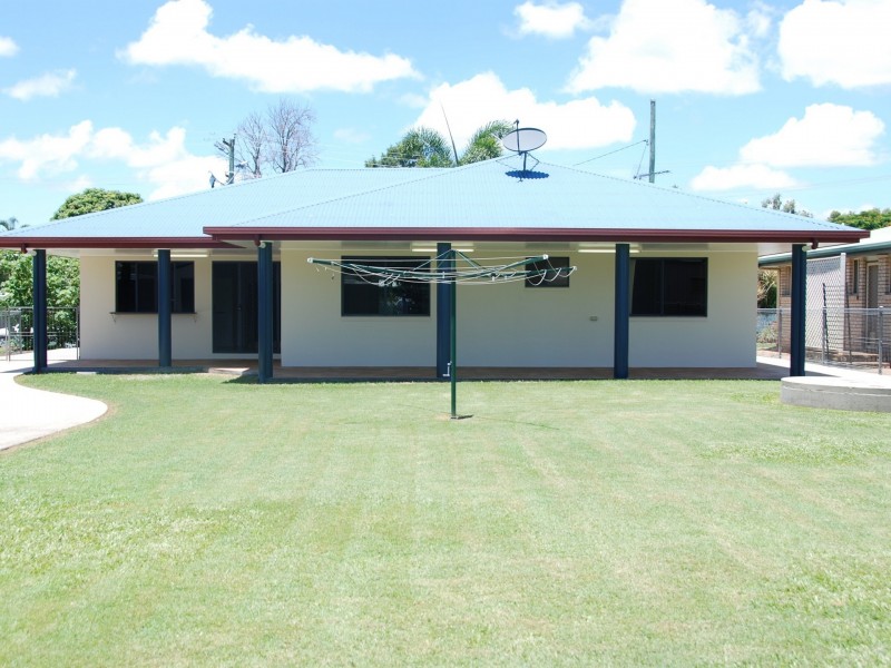 4 Crescent Street, Armstrong Beach QLD 4737