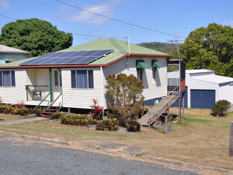 17 Hill Street, Sarina QLD 4737