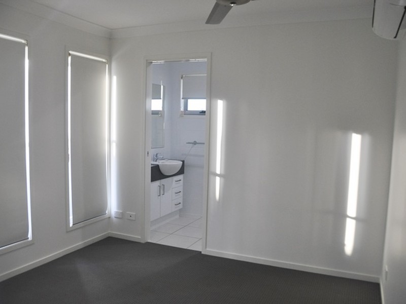 Unit 2/42 Brooksfield Drive, Sarina Beach QLD 4737