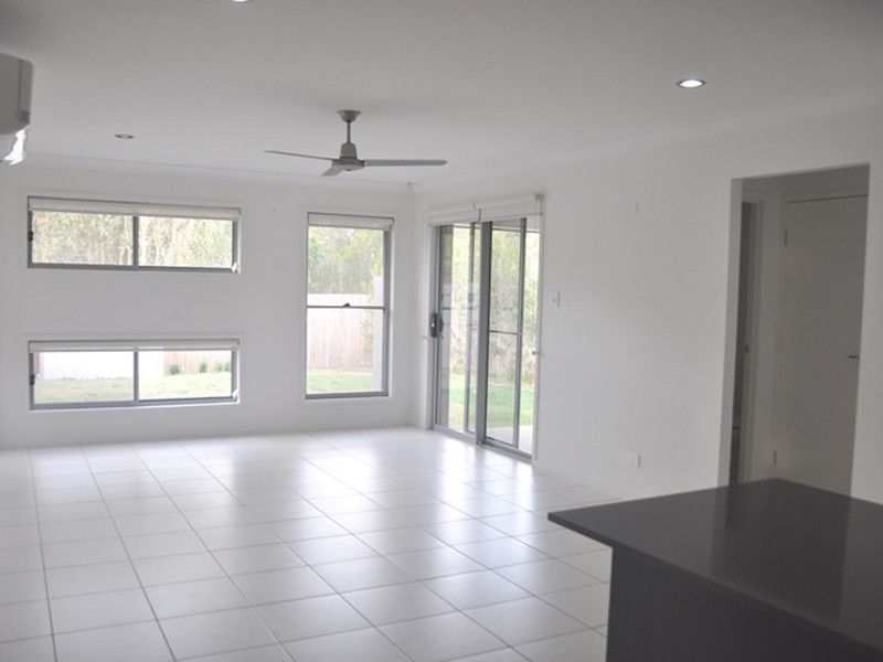 Unit 2/42 Brooksfield Drive, Sarina Beach QLD 4737