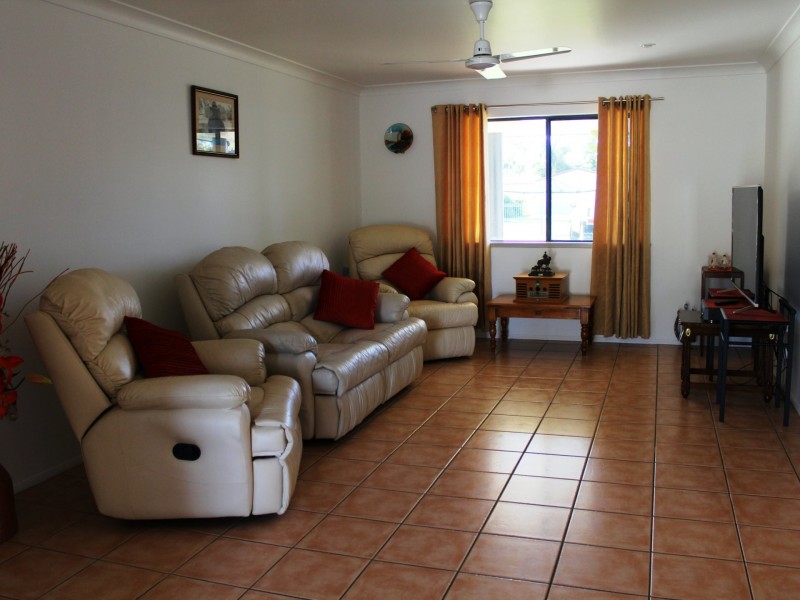 4 Crescent Street, Armstrong Beach QLD 4737