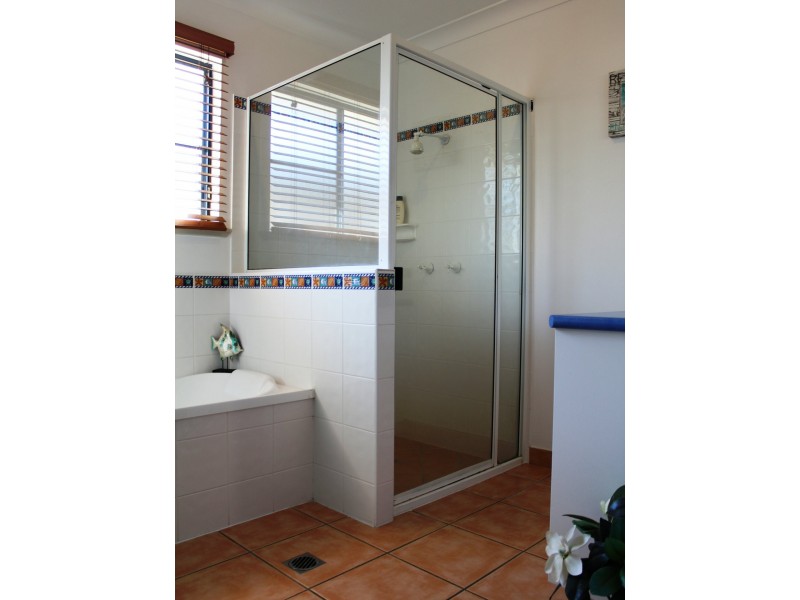 4 Crescent Street, Armstrong Beach QLD 4737