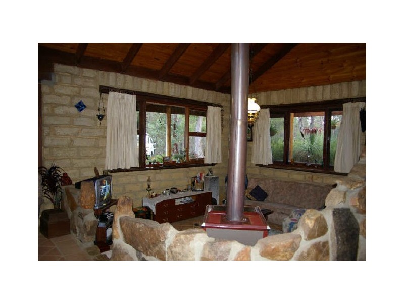 24 Walter Street, Nannup WA 6275