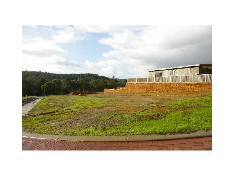 11 Hitchcock Drive, Nannup WA 6275