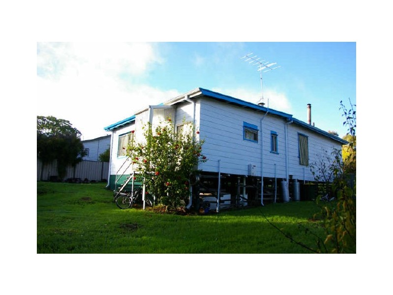 6 Higgins Street, Nannup WA 6275