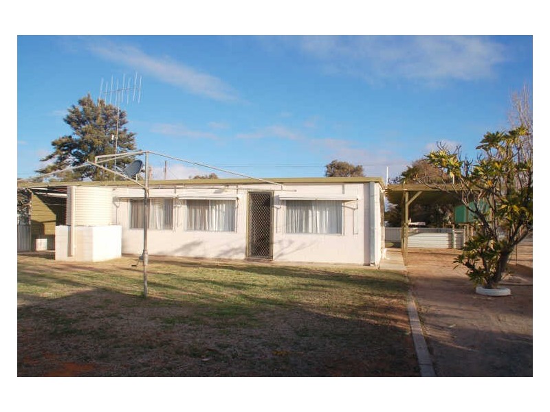 84 Lakeview Avenue, Menindee NSW 2879