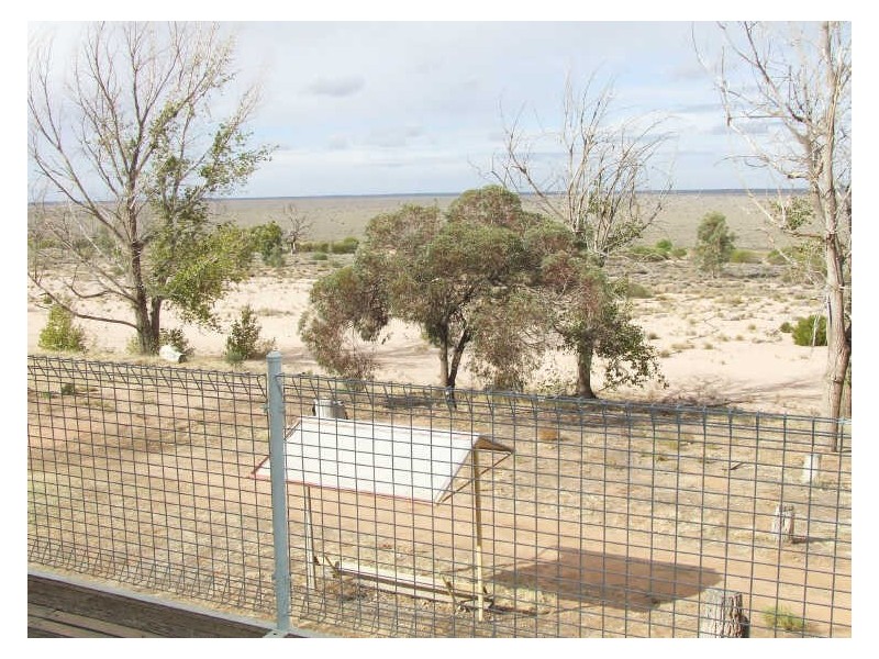 37 Lakeview Avenue, Menindee NSW 2879