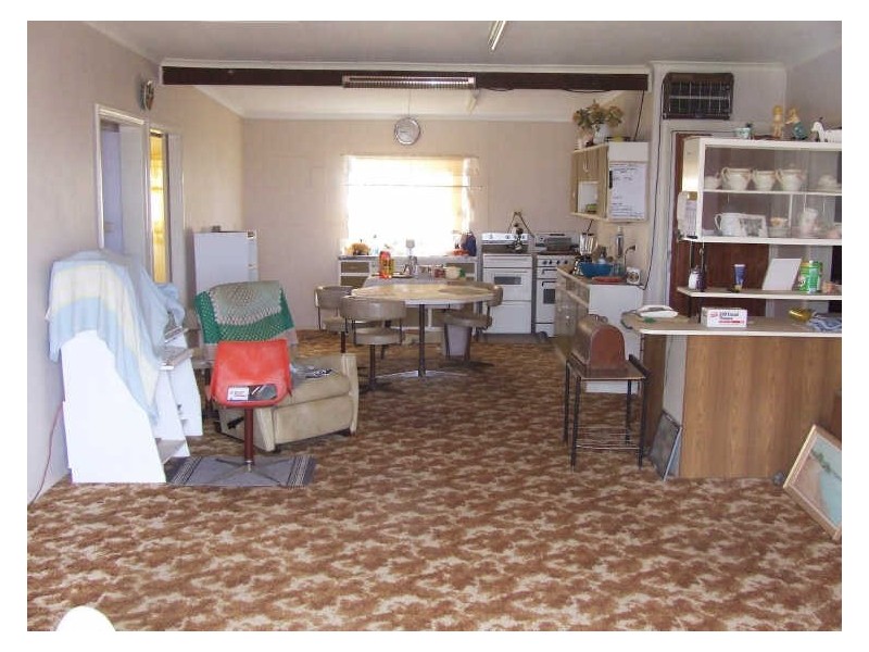 37 Lakeview Avenue, Menindee NSW 2879