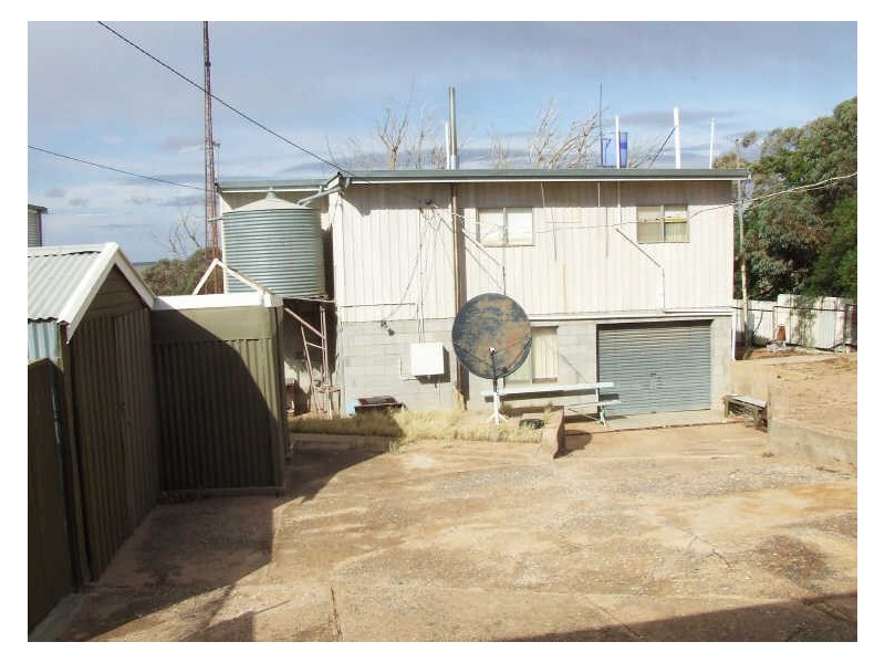 37 Lakeview Avenue, Menindee NSW 2879