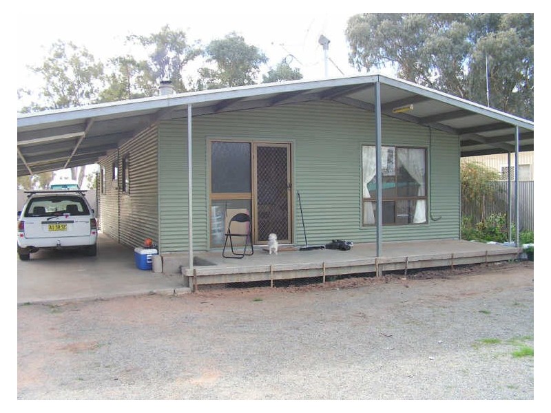 64 Lakeview Avenue, Menindee NSW 2879