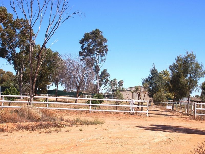 385 Brookfield Avenue, Broken Hill NSW 2880