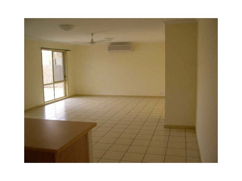 2 Beakey Close, Petrie QLD 4502