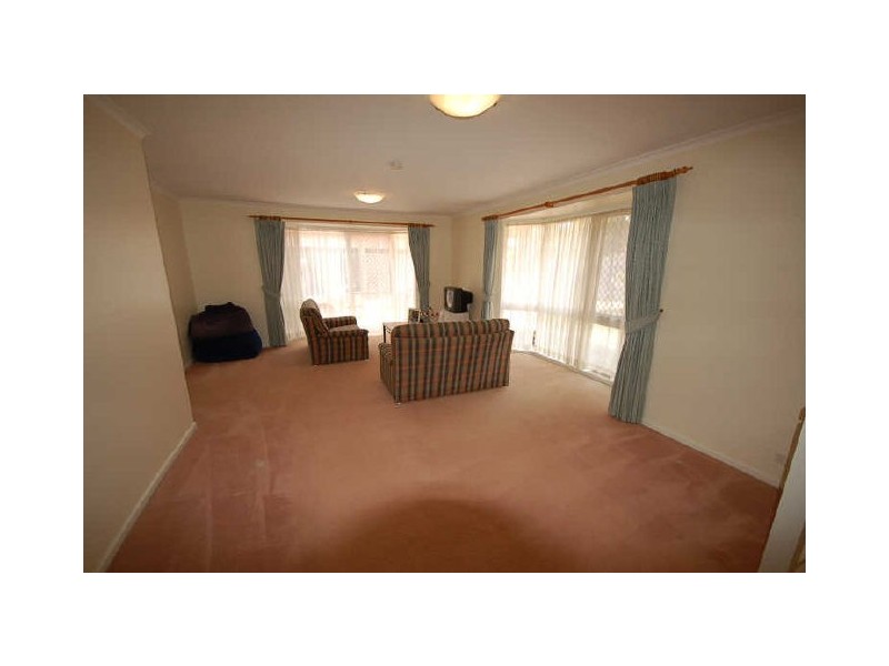 2 Wyara Court, Petrie QLD 4502