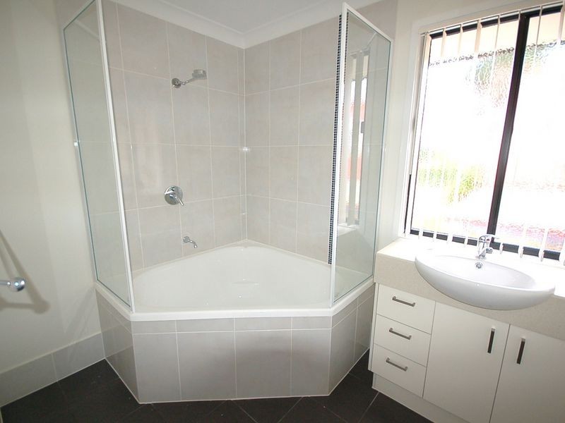 1/118 Samsonvale Road, Strathpine QLD 4500