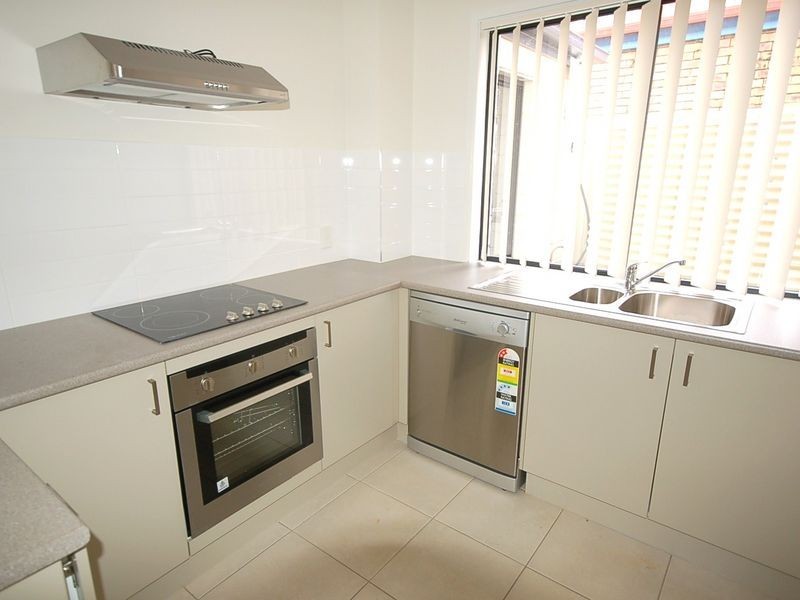 2/118 Samsonvale Road, Strathpine QLD 4500