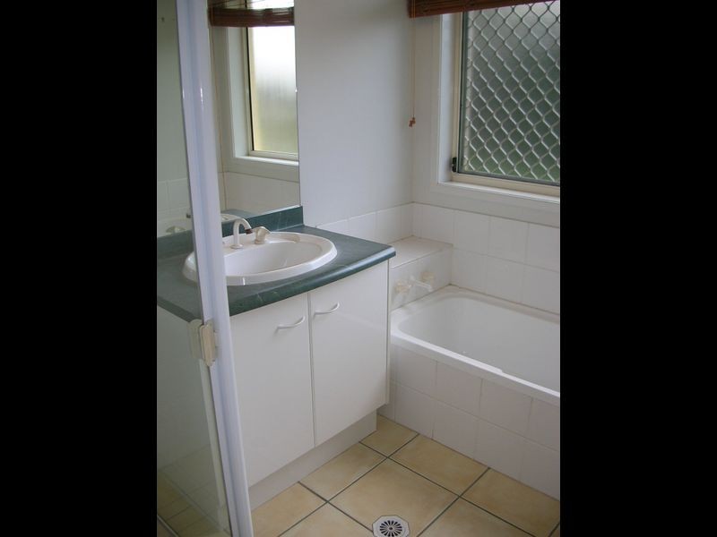 32 Kirri Avenue, Petrie QLD 4502