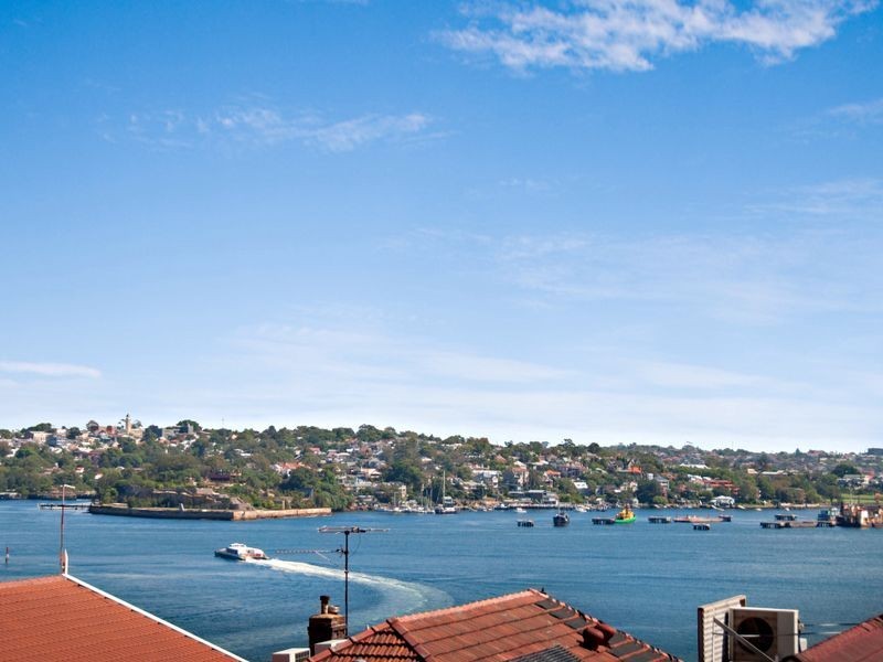 13/8 – 10 East Crescent Street, Mcmahons Point NSW 2060