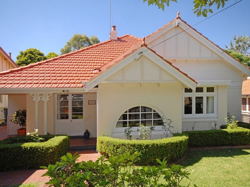 4 Holdsworth Avenue, St Leonards NSW 2065