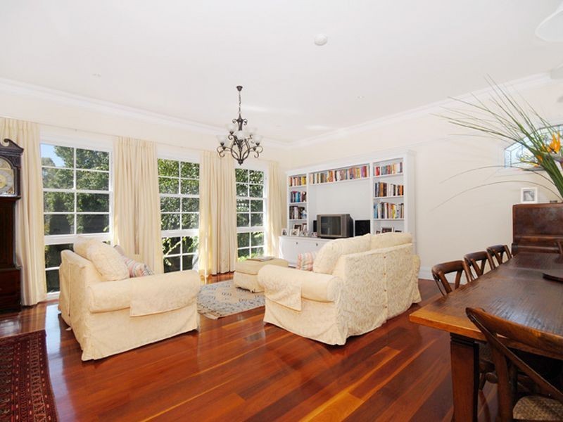 4 Holdsworth Avenue, St Leonards NSW 2065