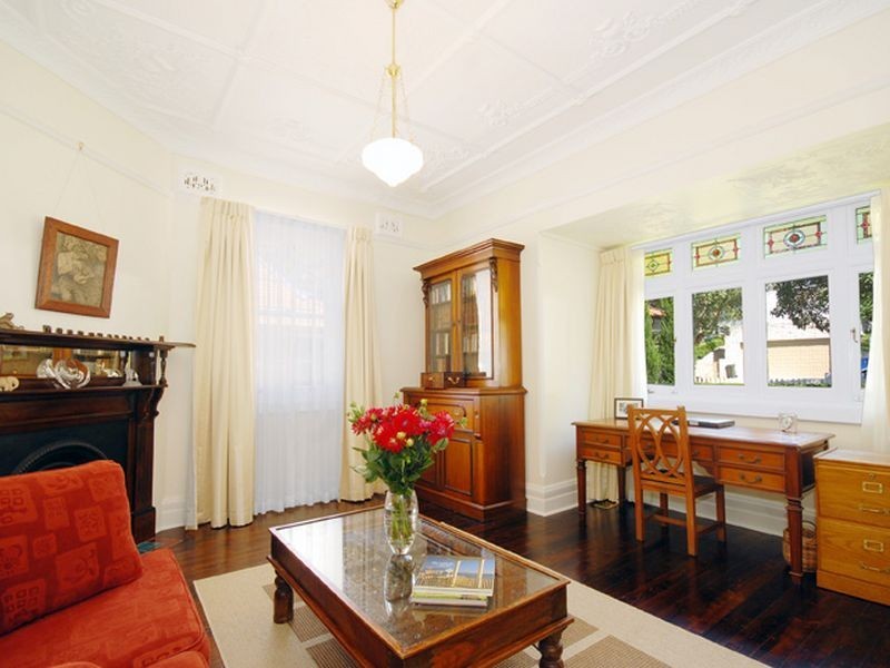4 Holdsworth Avenue, St Leonards NSW 2065