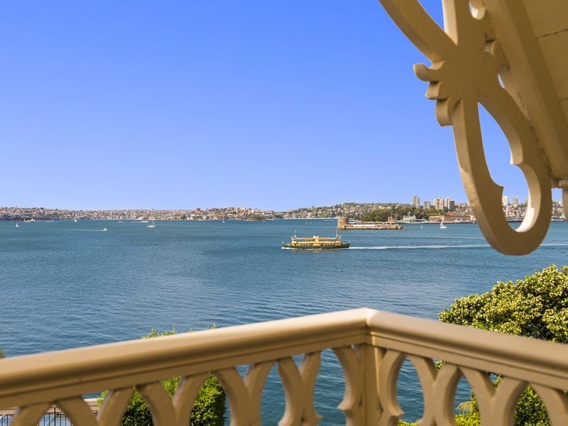 11 Holbrook Avenue, Kirribilli NSW 2061