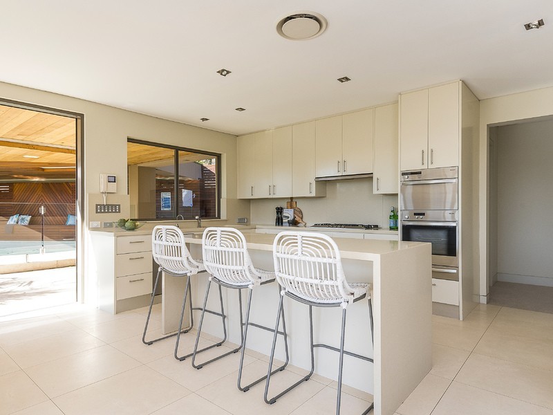 4 Monash Crescent, Clontarf NSW 2093