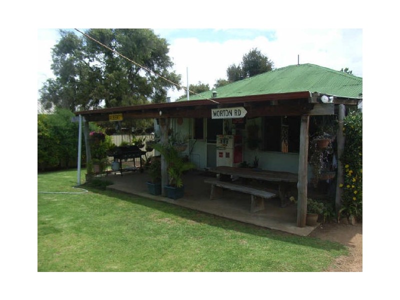 11 Cowley Street, Boyup Brook WA 6244