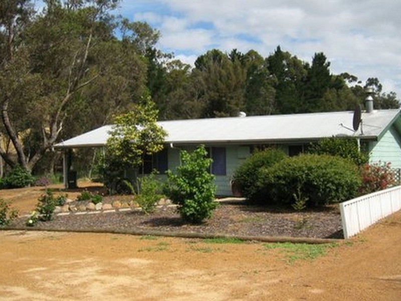 10 Nix Street, Boyup Brook WA 6244