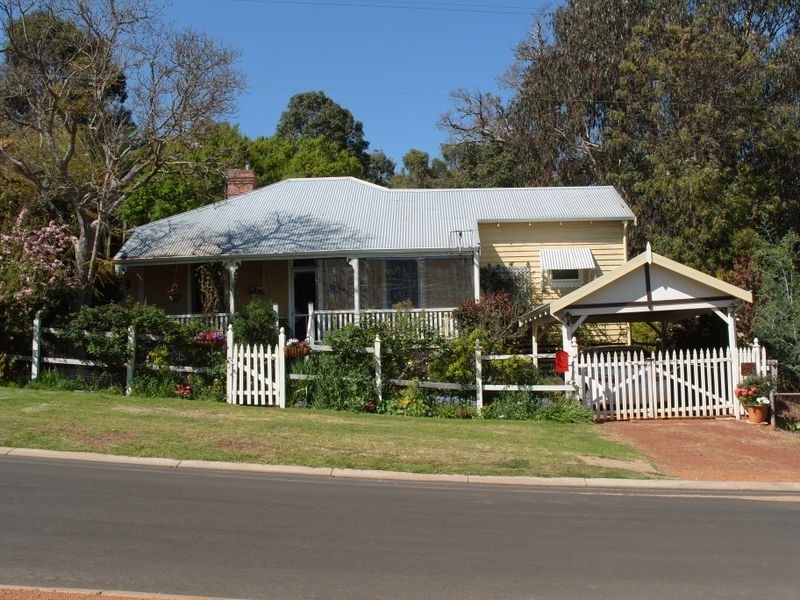 10 Rowley Street, Bridgetown WA 6255